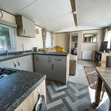 Beautiful 6 Berth Caravan At Breydon Water Nearby Great Yarmouth Ref 10056B Belton with Browston Exterior photo
