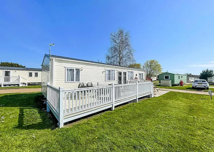 Beautiful 6 Berth Caravan At Breydon Water Nearby Great Yarmouth Ref 10056B