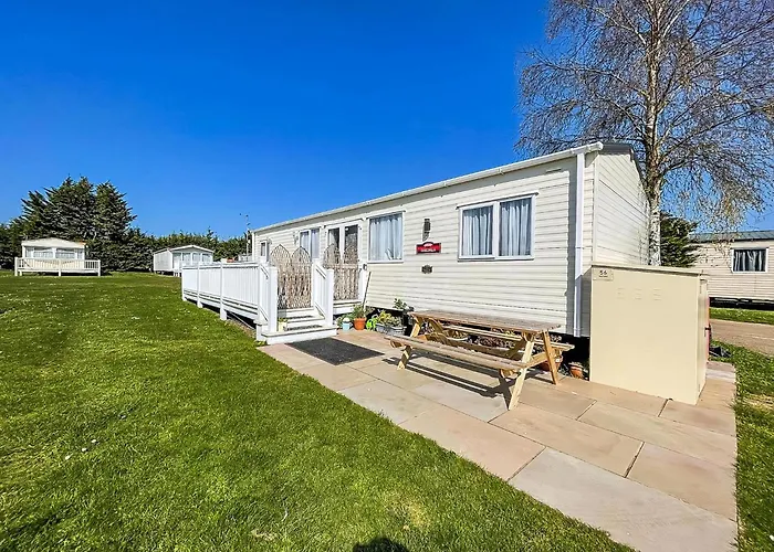 Beautiful 6 Berth Caravan At Breydon Water Nearby Great Yarmouth Ref 10056B