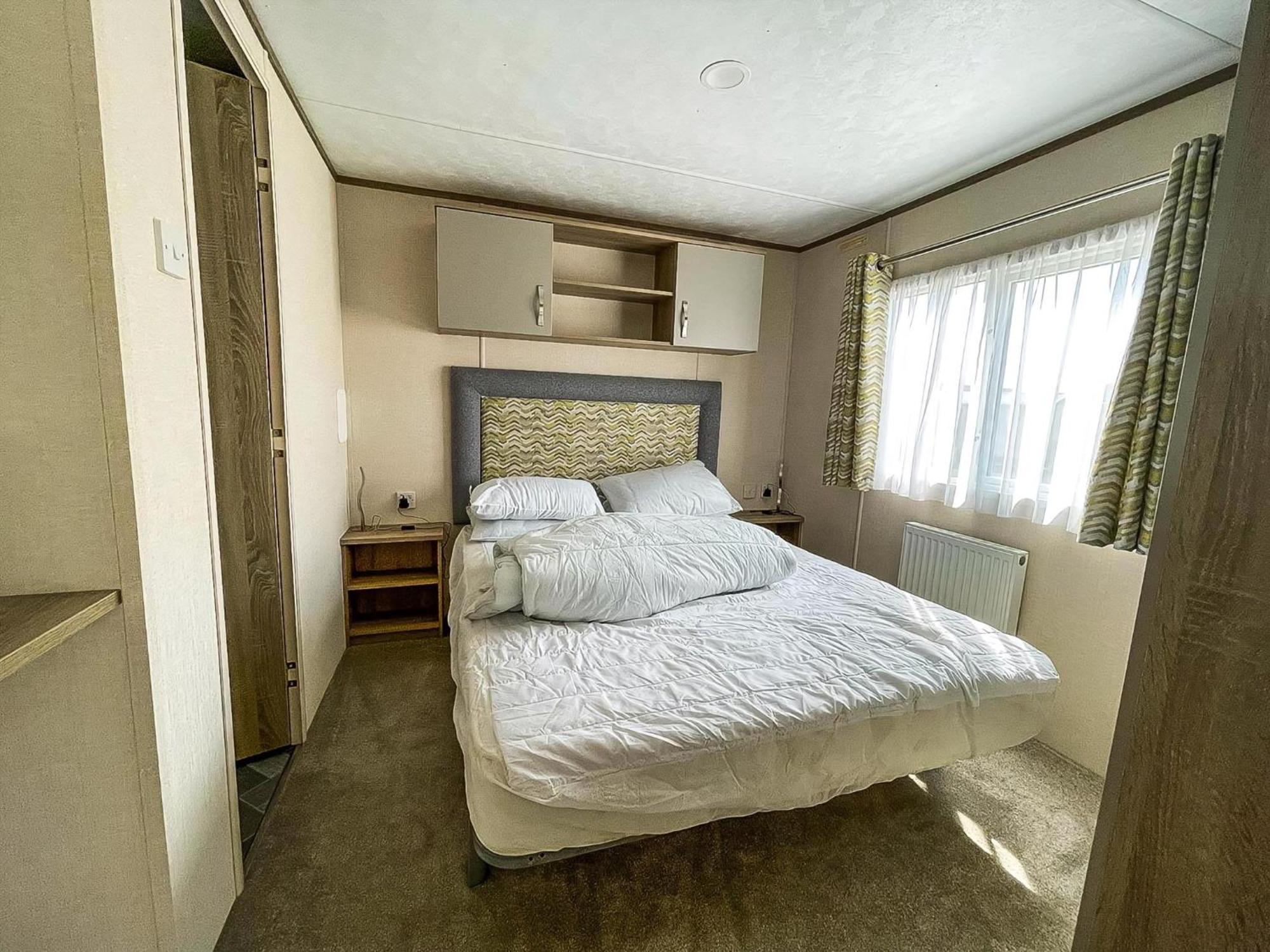 Beautiful 6 Berth Caravan At Breydon Water Nearby Great Yarmouth Ref 10056b *